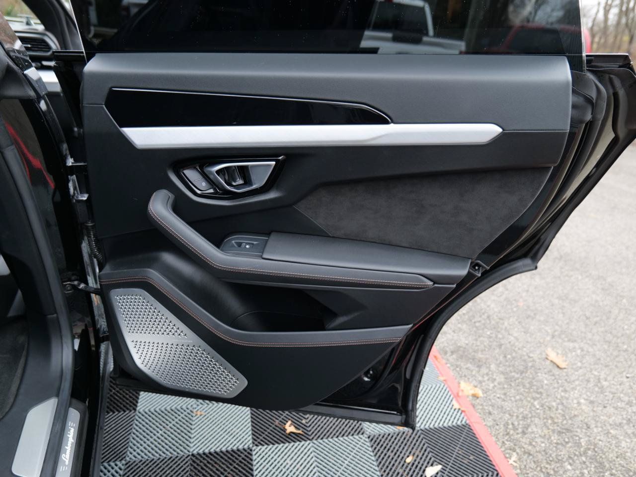 Used 2021 Lamborghini Urus AWD/4WD image 42