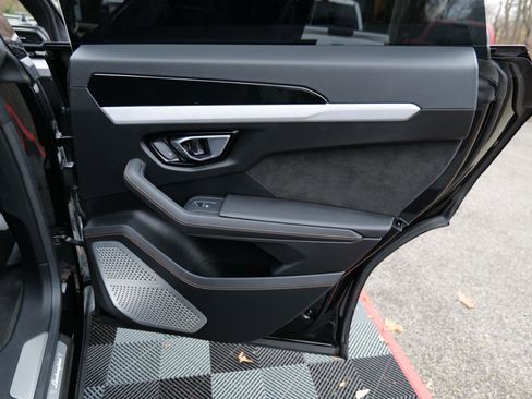 Used 2021 Lamborghini Urus AWD/4WD image 42