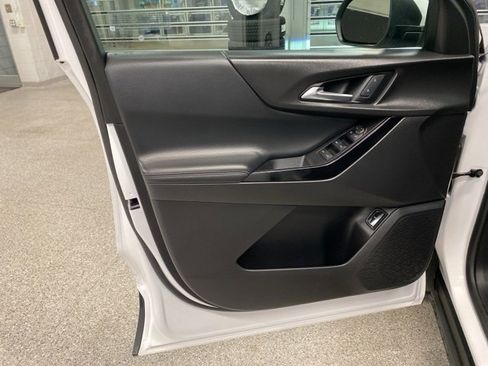 Certified 2025 Chevrolet Equinox LT w/ Convenience Package II image 28