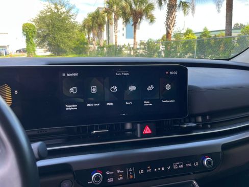 Used 2026 Kia Carnival FWD image 20