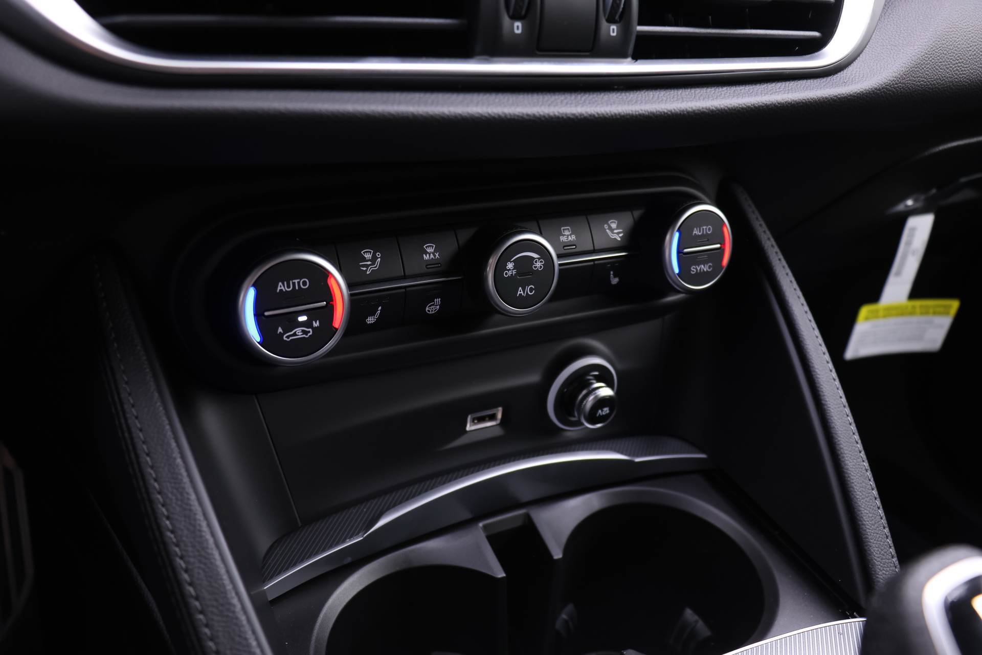 New 2025 Alfa Romeo Stelvio Sprint AWD/4WD image 9