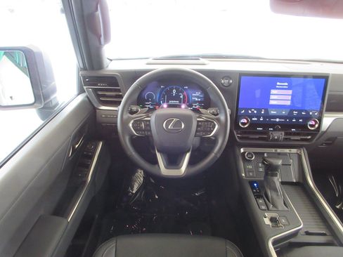Used 2025 Lexus GX 550 w/ Cold Area Package AWD/4WD image 34