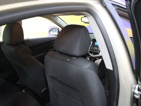 Used 2015 Chevrolet Cruze LT FWD image 10