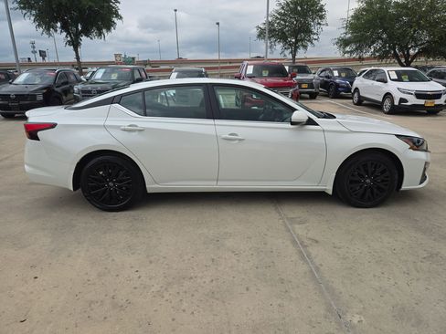 New 2026 Nissan Altima 2.5 SV FWD image 2