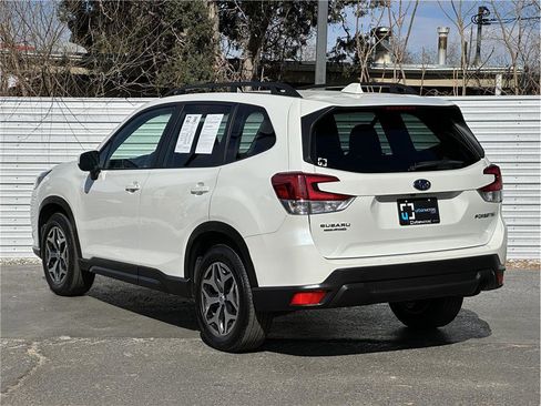 Used 2023 Subaru Forester Premium image 12