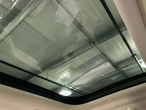 Certified 2023 Volvo XC60 B5 Ultimate w/ Climate Package image 27