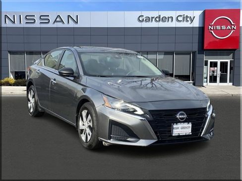Certified 2025 Nissan Altima 2.5 S FWD image 1