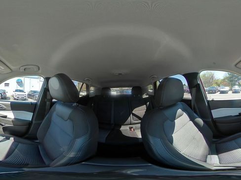 Used 2025 Chevrolet Trax LT image 41