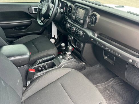 Used 2018 Jeep Wrangler Unlimited Sport AWD/4WD image 16