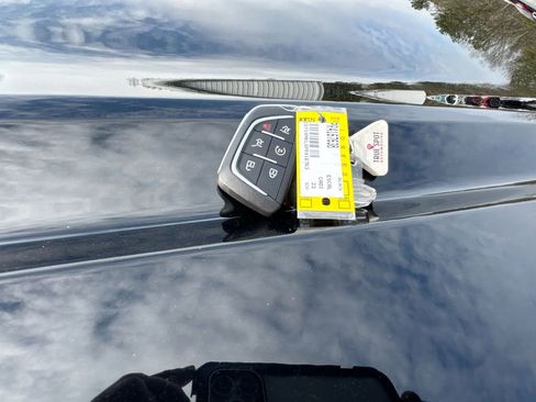 Used 2023 Cadillac Escalade ESV Premium Luxury Platinum image 37