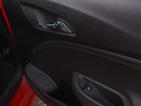 Used 2018 Chevrolet Cruze Premier FWD image 26