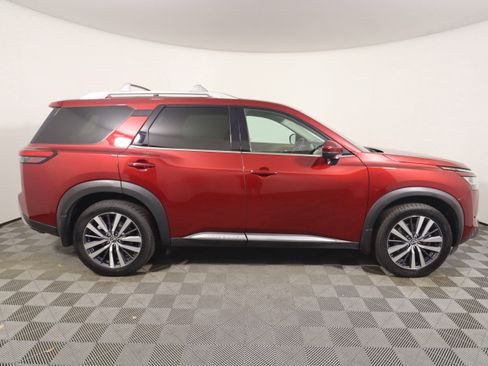Used 2022 Nissan Pathfinder Platinum w/ Cargo Package image 6