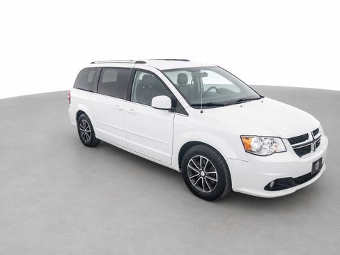 Used 2017 Dodge Grand Caravan SXT FWD image 3