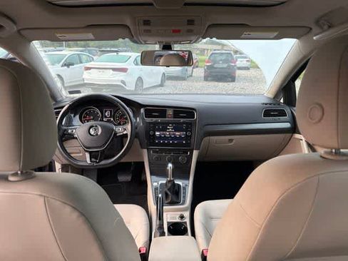 Used 2019 Volkswagen Golf SE FWD image 17