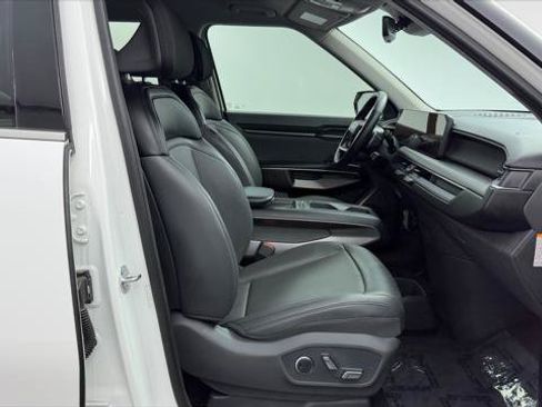 Used 2024 Kia EV9 Light Long Range RWD image 22