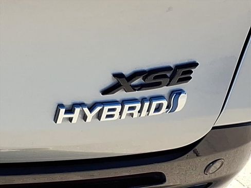 Used 2024 Toyota Sienna XLE Woodland Edition image 11