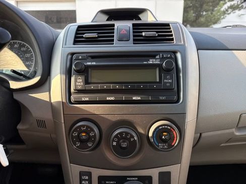 Used 2012 Toyota Corolla LE FWD image 25