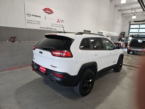 Used 2015 Jeep Cherokee Trailhawk w/ Leather Interior Group AWD/4WD image 3
