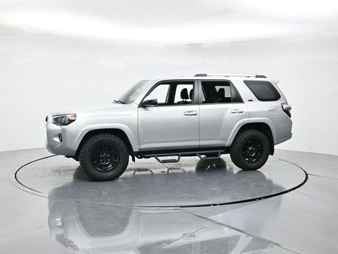 Used 2022 Toyota 4Runner SR5 AWD/4WD image 6