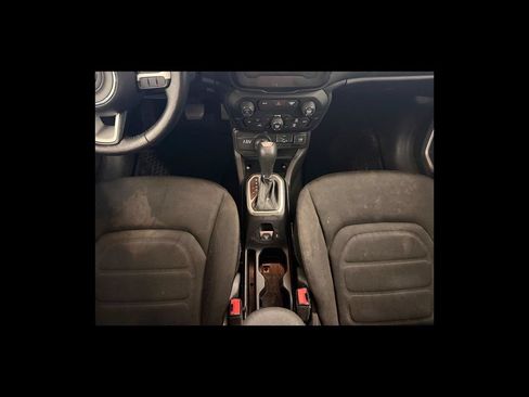 Used 2018 Jeep Renegade Latitude w/ Cold Weather Group AWD/4WD image 16