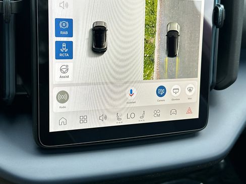 New 2026 Volvo EX30 Cross Country Ultra image 18