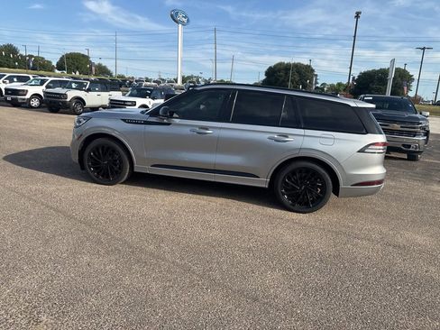 Used 2023 Lincoln Aviator Reserve w/ Equipment Group 201A RWD image 7