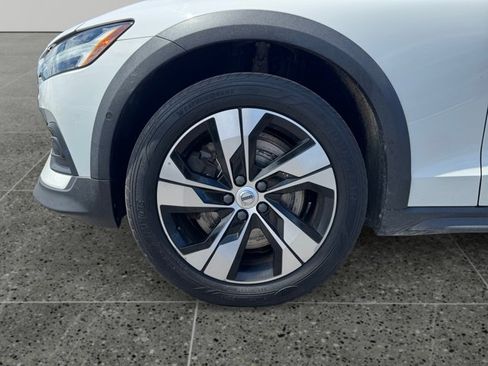 Used 2020 Volvo V60 T5 Cross Country AWD/4WD image 11