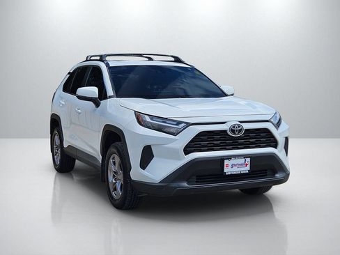 Certified 2022 Toyota RAV4 XLE w/ Convenience Package FWD image 3