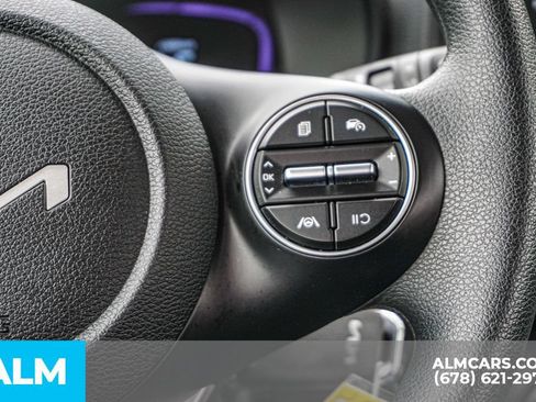 Used 2025 Kia Soul LX w/ LX Technology Package FWD image 30