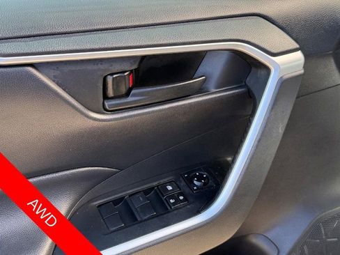 Used 2021 Toyota RAV4 LE w/ Carpet Mat Package (TMS) AWD/4WD image 18