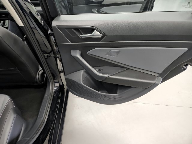 Used 2025 Volkswagen Jetta SE FWD image 28