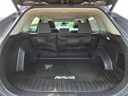 Used 2022 Toyota RAV4 XLE w/ Convenience Package AWD/4WD image 11