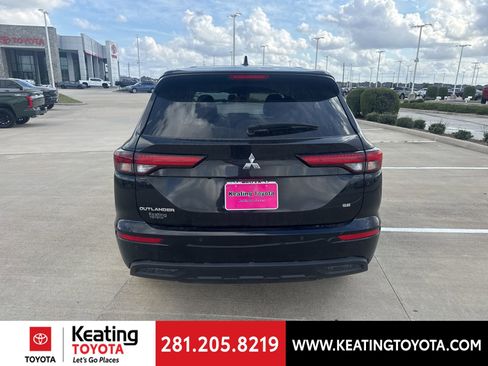 Used 2024 Mitsubishi Outlander SE Black Edition image 4