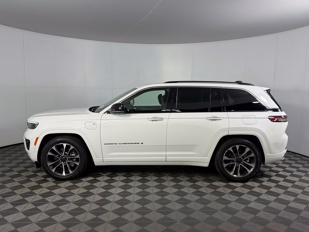 Used 2022 Jeep Grand Cherokee Overland w/ Advanced Protech Group III AWD/4WD image 10