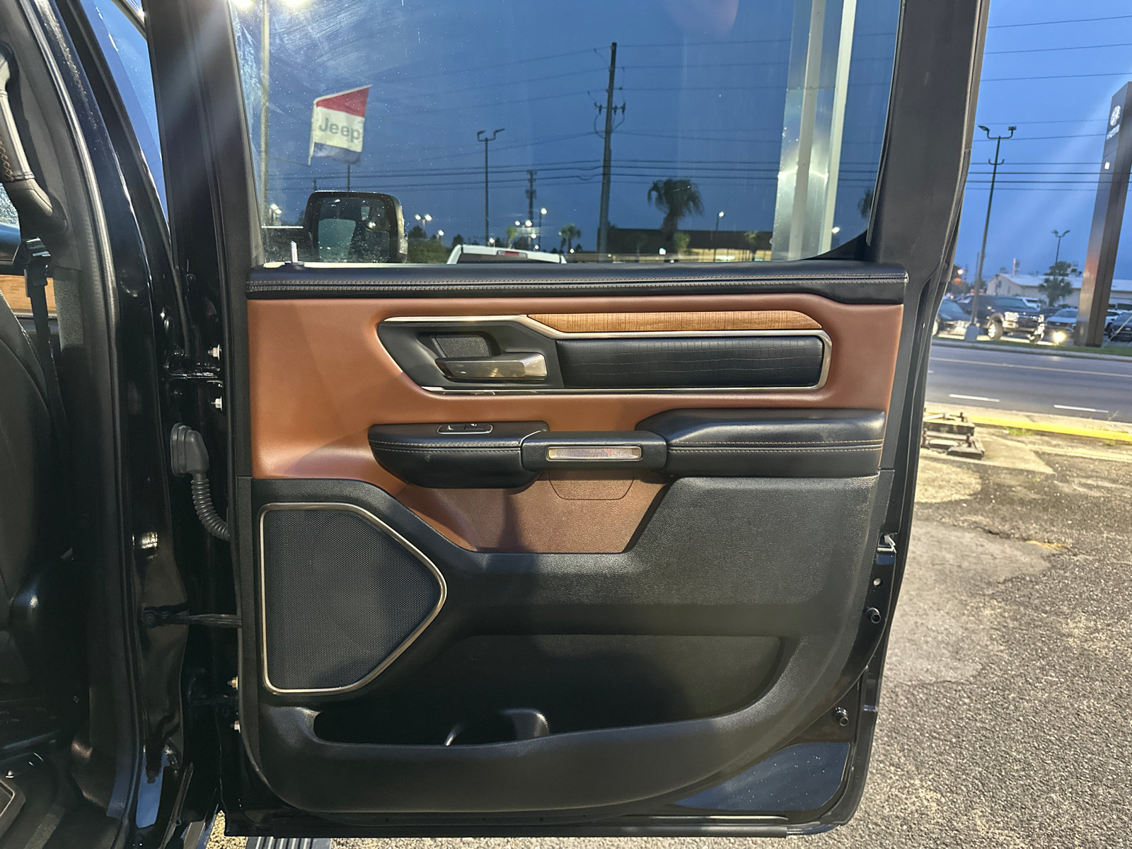 Used 2021 RAM 1500 Limited AWD/4WD image 17