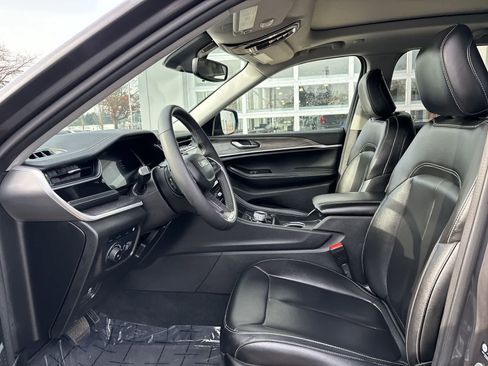 Used 2024 Jeep Grand Cherokee Limited 4xe image 7