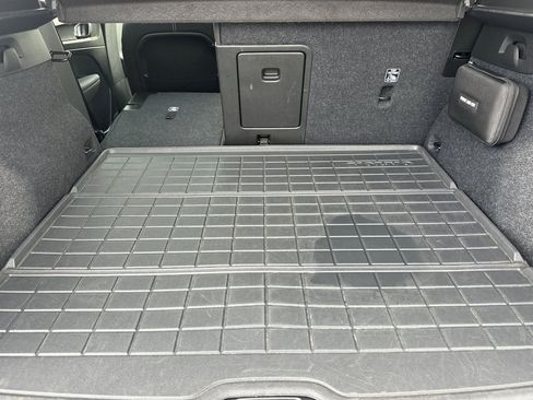 Used 2023 Volvo XC40 Recharge Ultimate w/ Protection Package Premier image 16