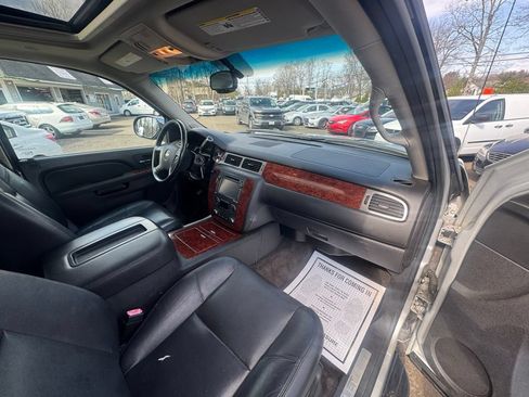 Used 2013 Chevrolet Avalanche LTZ AWD/4WD image 45