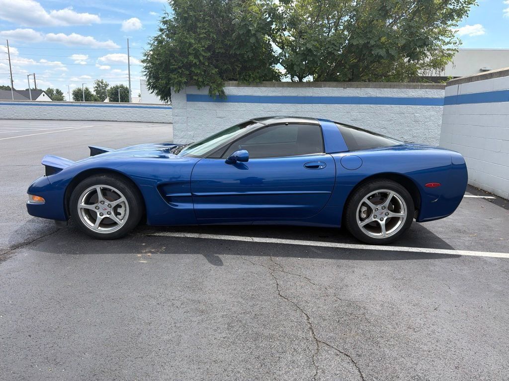 Used 2002 Chevrolet Corvette Coupe w/ Preferred Equipment Group2 RWD image 2