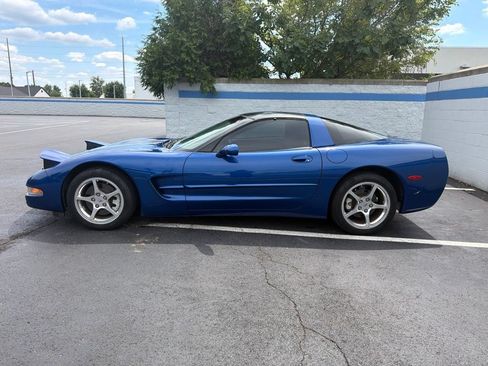 Used 2002 Chevrolet Corvette Coupe w/ Preferred Equipment Group2 RWD image 2