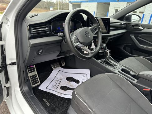 Used 2025 Volkswagen Jetta Sport FWD image 16