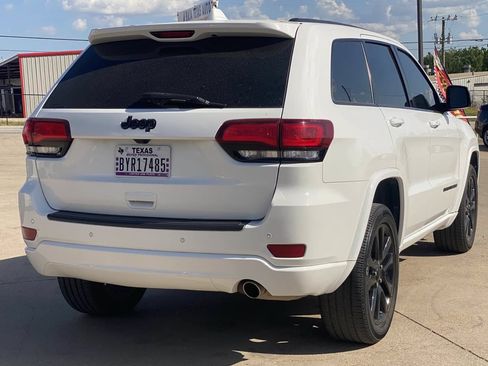 Used 2021 Jeep Grand Cherokee Laredo X AWD/4WD image 5