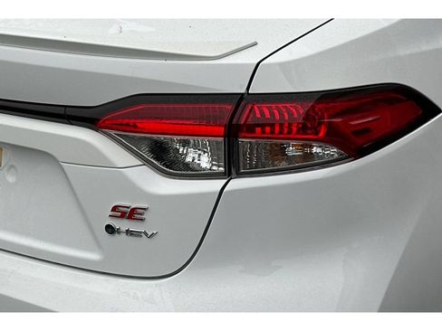 Used 2025 Toyota Corolla SE w/ SE Premium Package FWD image 7
