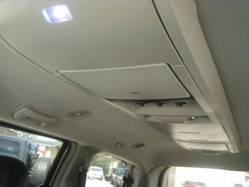 Used 2014 Chrysler Town & Country Touring FWD image 25