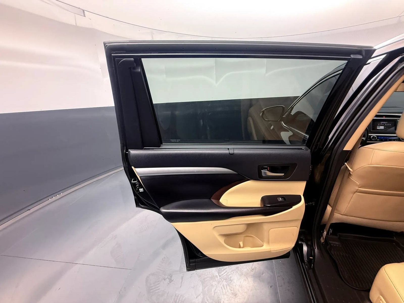 Used 2019 Toyota Highlander XLE AWD/4WD image 33