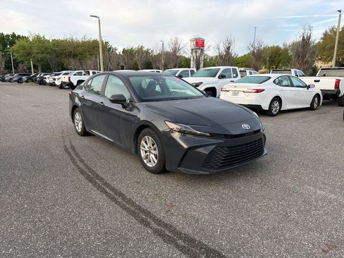 Used 2025 Toyota Camry LE image 7