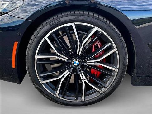 Used 2022 BMW M550i xDrive w/ Executive Package image 10