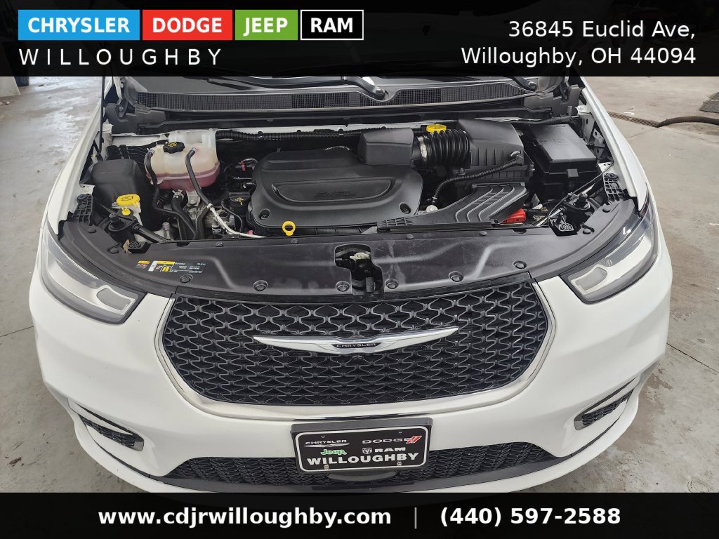 Used 2025 Chrysler Pacifica Select FWD image 37