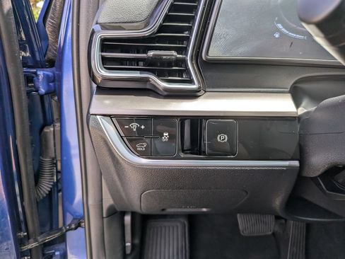 Certified 2025 Kia Sportage EX w/ Premium Package FWD image 29