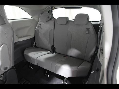 Used 2024 Toyota Sienna LE AWD/4WD image 21